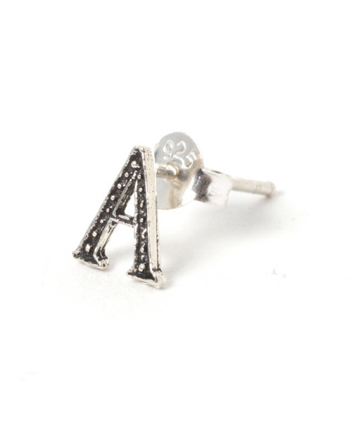 TONE SELECT GOODS（トーンセレクトグッズ）の「【925 SILVER ACC】OLDイニシャルピアスSV925(OG)（ピアス（片耳用）・レディース・K/M/N/F/S/T/A/J/Q/X/C/E/U/W/G/I/P/Y・FREE）」の19枚目の写真