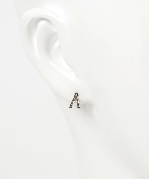 TONE SELECT GOODS（トーンセレクトグッズ）の「【925 SILVER ACC】OLDイニシャルピアスSV925(OG)（ピアス（片耳用）・レディース・K/M/N/F/S/T/A/J/Q/X/C/E/U/W/G/I/P/Y・FREE）」の21枚目の写真