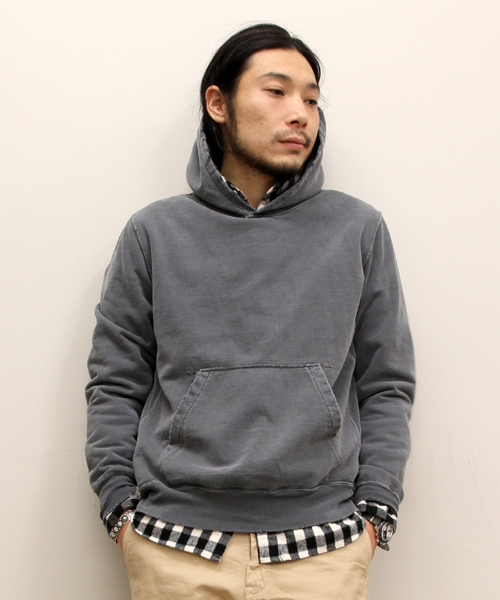 BEAMS PLUS(ビームスプラス)の「REMI RELIEF ATHLETIC / スウェットパーカ(パーカー・メンズ・ホワイト/ブラック/ネイビー・SMALL/MEDIUM/LARGE/X-LARGE)」の2枚目の写真