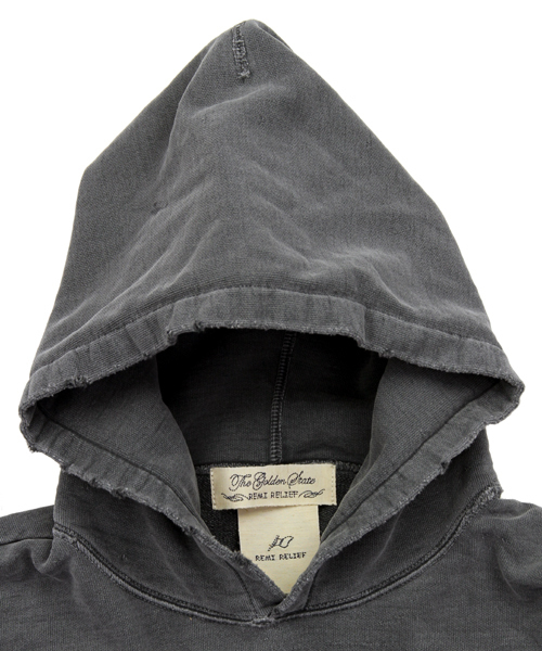 BEAMS PLUS(ビームスプラス)の「REMI RELIEF ATHLETIC / スウェットパーカ(パーカー・メンズ・ホワイト/ブラック/ネイビー・SMALL/MEDIUM/LARGE/X-LARGE)」の4枚目の写真