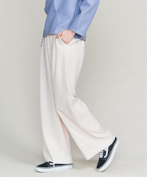 BEAUTY&YOUTH UNITED ARROWS（ビューティーアンドユースユナイテッドアローズ）の「BY∴ サキソニータックワイドパンツ ◆（その他パンツ・レディース・ダークグレー/ブラック/オフホワイト/グレー・SMALL/MEDIUM/LARGE）」の2枚目の写真