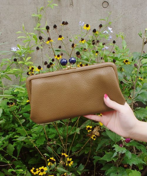 perche（ペルケ）の「ペルケ perche / アクリル玉がま口長財布（財布・レディース・パープル/グレー/ピンク/シルバー/グリーン/キャメル/ブラック/イエロー/グレー系その他/ネイビー/ピンク系その他/イエロー系その他2/イエロー系その他/サックスブルー/ブラック系その他/ベージュ系その他2/グレー系その他2・FREE）」の12枚目の写真