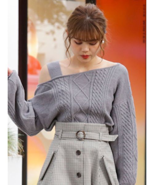 dazzlin(ダズリン)の「ケーブルイレギュラーネックプルオーバー(ニット/セーター・レディース・ブラック/グレー/アイボリー/モカ/グリーン/ベージュ/ブラウン・FREE)」の4枚目の写真