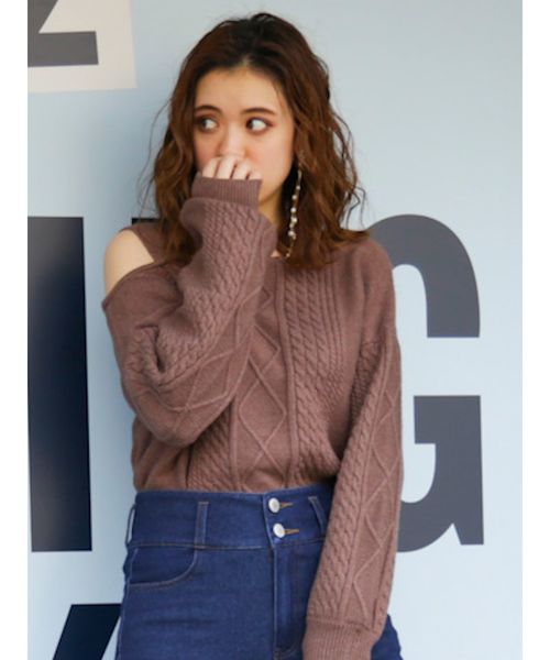 dazzlin(ダズリン)の「ケーブルイレギュラーネックプルオーバー(ニット/セーター・レディース・ブラック/グレー/アイボリー/モカ/グリーン/ベージュ/ブラウン・FREE)」の5枚目の写真