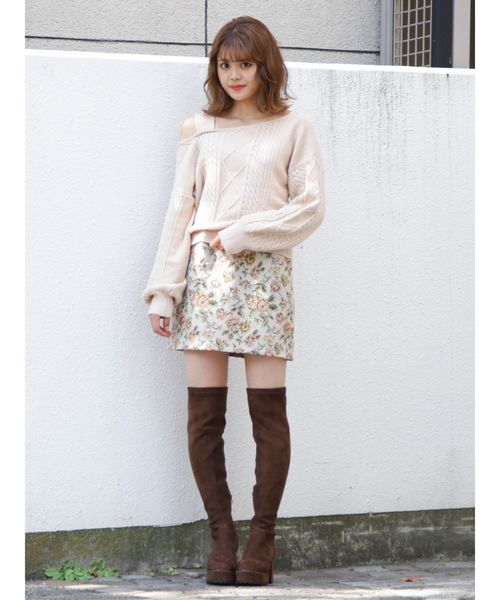 dazzlin(ダズリン)の「ケーブルイレギュラーネックプルオーバー(ニット/セーター・レディース・ブラック/グレー/アイボリー/モカ/グリーン/ベージュ/ブラウン・FREE)」の8枚目の写真