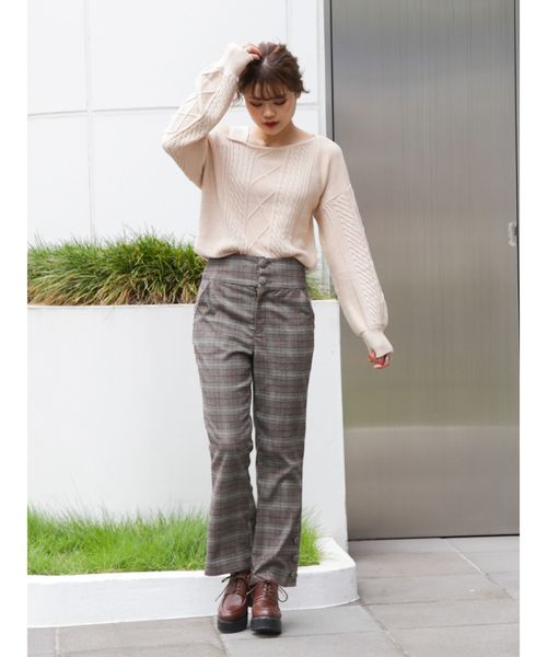 dazzlin(ダズリン)の「ケーブルイレギュラーネックプルオーバー(ニット/セーター・レディース・ブラック/グレー/アイボリー/モカ/グリーン/ベージュ/ブラウン・FREE)」の12枚目の写真