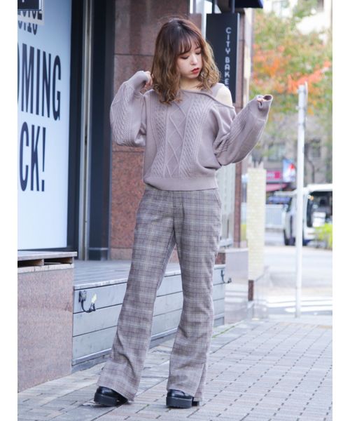 dazzlin(ダズリン)の「ケーブルイレギュラーネックプルオーバー(ニット/セーター・レディース・ブラック/グレー/アイボリー/モカ/グリーン/ベージュ/ブラウン・FREE)」の17枚目の写真