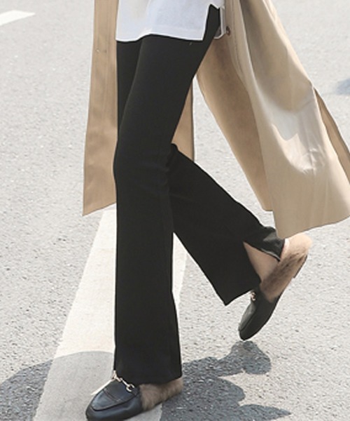 DAY CLOSET（デイ クローゼット）の「レディース スリット入りリブフレアパンツ（その他パンツ・レディース・ホワイト/ライトグレー/ブラック/ダークグレー/モカ/キャメル・ONE SIZE）」の3枚目の写真