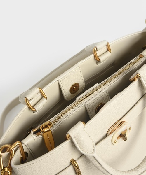 【ほぼ新品】チャールズアンドキース ラージターンロック トートバッグ CHARLES & KEITH（チャールズ & キース）の「ラージターンロック