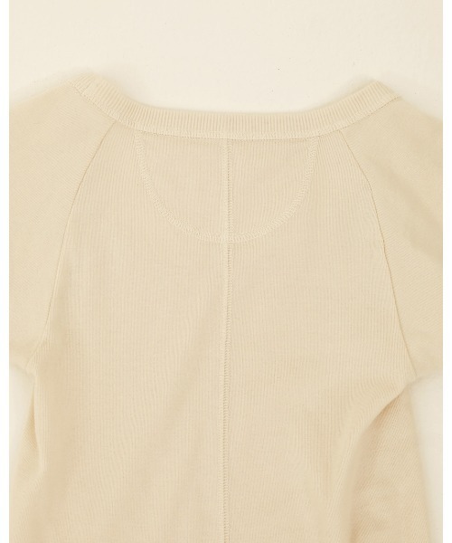 TODAYFUL（トゥデイフル）の「コンパクトシームレスTシャツ（Tシャツ/カットソー・レディース・オフホワイト/ベージュ・FREE）」の6枚目の写真