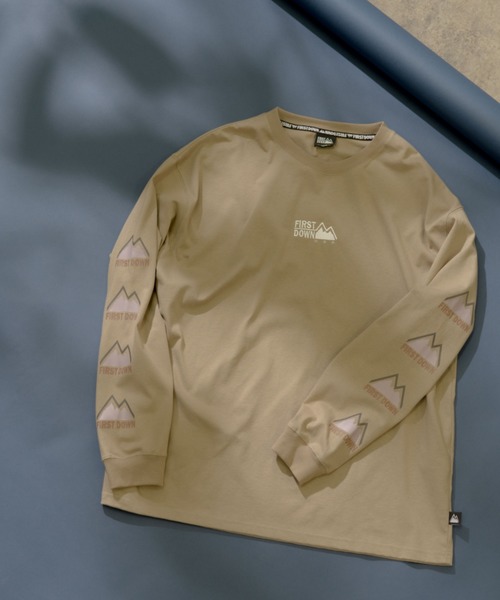 FIRST DOWN（ファーストダウン）の「【FIRST DOWN×JUNRed別注】袖プリント長袖Tシャツ（Tシャツ/カットソー・メンズ・ホワイト/ブラック/ベージュ・M/L）」の3枚目の写真
