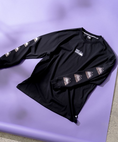 FIRST DOWN（ファーストダウン）の「【FIRST DOWN×JUNRed別注】袖プリント長袖Tシャツ（Tシャツ/カットソー・メンズ・ホワイト/ブラック/ベージュ・M/L）」の2枚目の写真