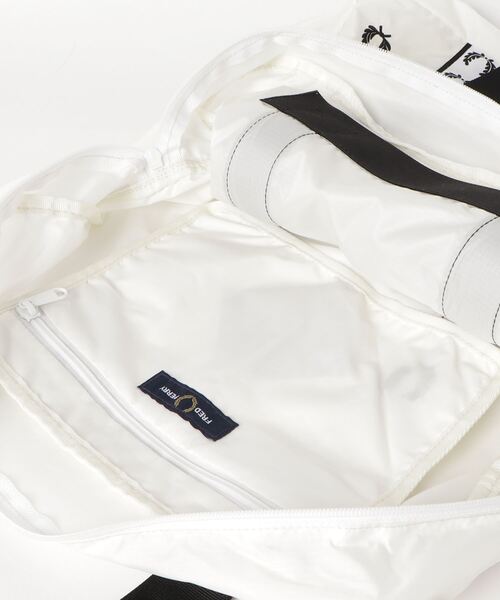 FRED PERRY（フレッドペリー）の「Taped Tote Bag（トートバッグ・メンズ・ホワイト/グリーン・ONE SIZE）」の6枚目の写真