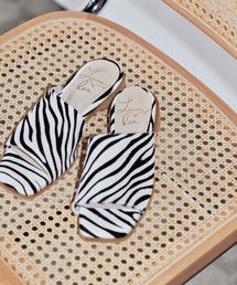 Launa lea | 【2021春夏新作】スクウェアトゥアシメフラットサンダル（0410）(サンダル)