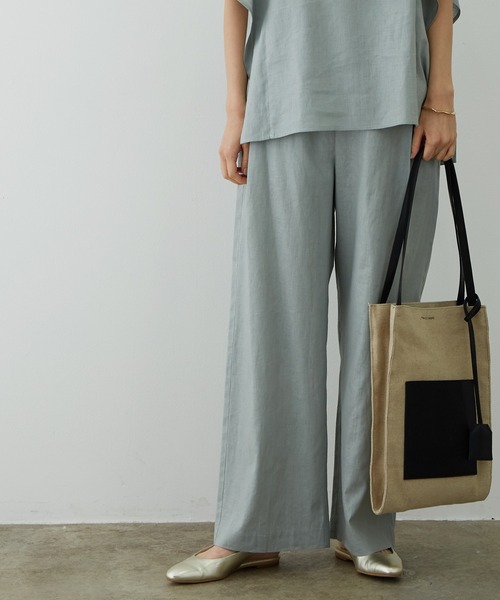 SALON adam et rope'(サロン アダム エ ロペ)の「【セットアップ対応】レーヨン麻ライトタックワイドパンツ(その他パンツ・レディース・チャコールグレー/ベージュ/サックスブルー・M/S)」の3枚目の写真