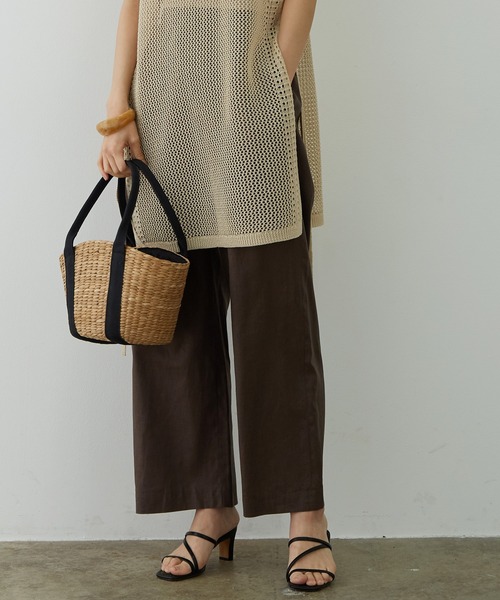 SALON adam et rope'(サロン アダム エ ロペ)の「【セットアップ対応】レーヨン麻ライトタックワイドパンツ(その他パンツ・レディース・チャコールグレー/ベージュ/サックスブルー・M/S)」の2枚目の写真