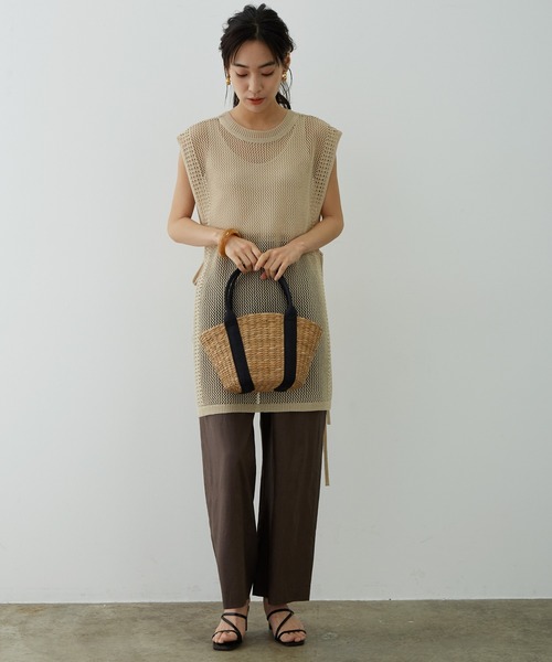 SALON adam et rope'(サロン アダム エ ロペ)の「【セットアップ対応】レーヨン麻ライトタックワイドパンツ(その他パンツ・レディース・チャコールグレー/ベージュ/サックスブルー・M/S)」の4枚目の写真