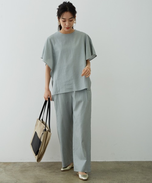 SALON adam et rope'(サロン アダム エ ロペ)の「【セットアップ対応】レーヨン麻ライトタックワイドパンツ(その他パンツ・レディース・チャコールグレー/ベージュ/サックスブルー・M/S)」の5枚目の写真