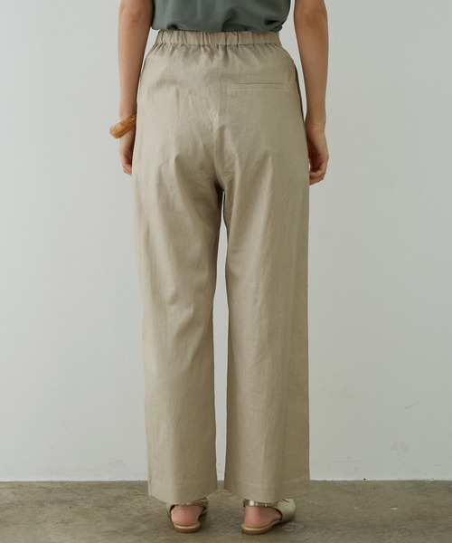 SALON adam et rope'(サロン アダム エ ロペ)の「【セットアップ対応】レーヨン麻ライトタックワイドパンツ(その他パンツ・レディース・チャコールグレー/ベージュ/サックスブルー・M/S)」の8枚目の写真