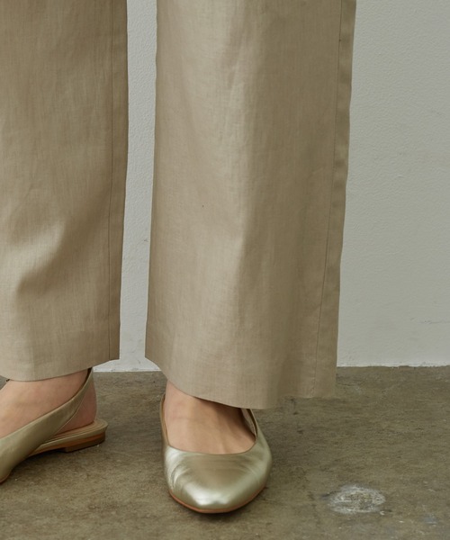 SALON adam et rope'(サロン アダム エ ロペ)の「【セットアップ対応】レーヨン麻ライトタックワイドパンツ(その他パンツ・レディース・チャコールグレー/ベージュ/サックスブルー・M/S)」の11枚目の写真