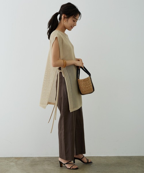 SALON adam et rope'(サロン アダム エ ロペ)の「【セットアップ対応】レーヨン麻ライトタックワイドパンツ(その他パンツ・レディース・チャコールグレー/ベージュ/サックスブルー・M/S)」の17枚目の写真