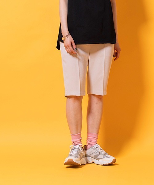 lautreamont BLEUBLANC(ロートレアモンブルーブラン)の「ストレッチツイルドロストショートパンツ【セットアップ対応】(その他パンツ・レディース・ベージュ/ネイビー/イエロー・11号/9号)」の2枚目の写真