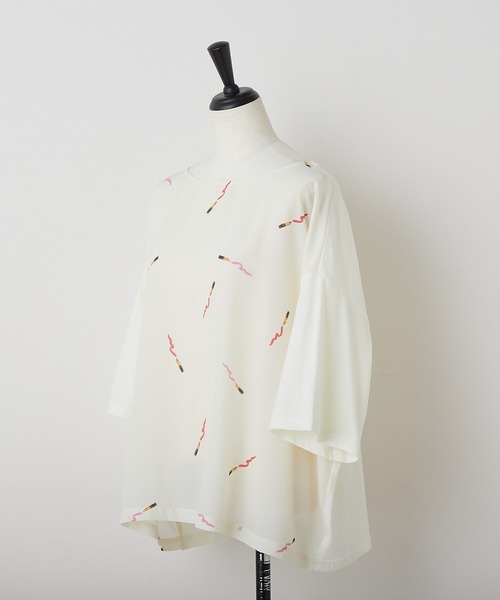 BEARDSLEY(ビアズリー)の「リップスティックTシャツ(Tシャツ/カットソー・レディース・アイボリー/ネイビー・FREE)」の4枚目の写真