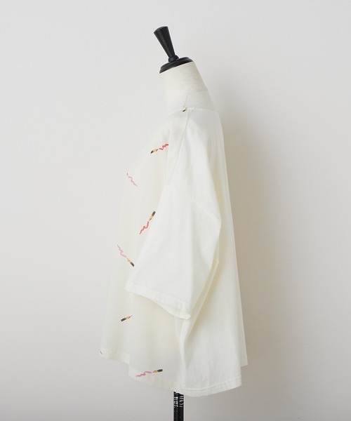 BEARDSLEY(ビアズリー)の「リップスティックTシャツ(Tシャツ/カットソー・レディース・アイボリー/ネイビー・FREE)」の5枚目の写真