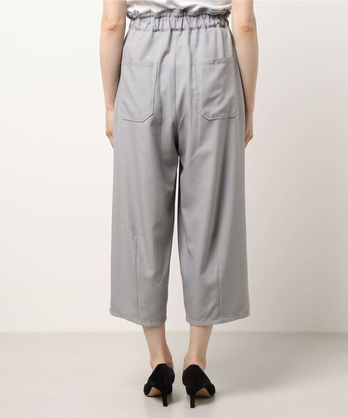 NICOLE CLUB(ニコル クラブ)の「【NICOLE CLUB】コクーンクロップドパンツ(その他パンツ・レディース・ブラック/ブラウン/グレー・MEDIUM)」の4枚目の写真