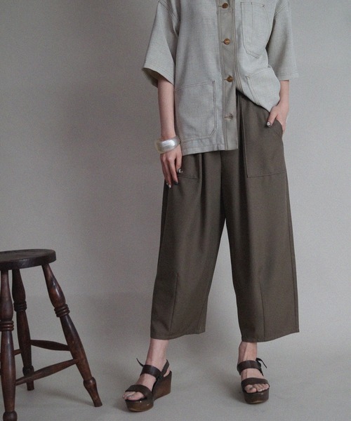 NICOLE CLUB(ニコル クラブ)の「【NICOLE CLUB】コクーンクロップドパンツ(その他パンツ・レディース・ブラック/ブラウン/グレー・MEDIUM)」の3枚目の写真