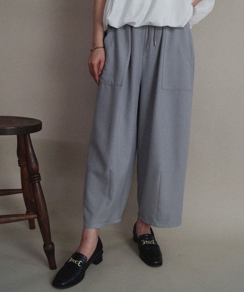 NICOLE CLUB(ニコル クラブ)の「【NICOLE CLUB】コクーンクロップドパンツ(その他パンツ・レディース・ブラック/ブラウン/グレー・MEDIUM)」の1枚目の写真