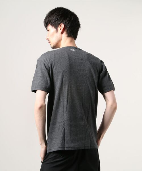 AVIREX（アヴィレックス）の「AVIREX（アヴィレックス）DAILY SS V-NECK T-SHIRT / デイリーVネックTシャツ（Tシャツ/カットソー・メンズ・ホワイト/グレー/ブラック/チャコール/オリーブ/ロイヤルブルー・LARGE/SMALL/MEDIUM/X-LARGE）」の10枚目の写真