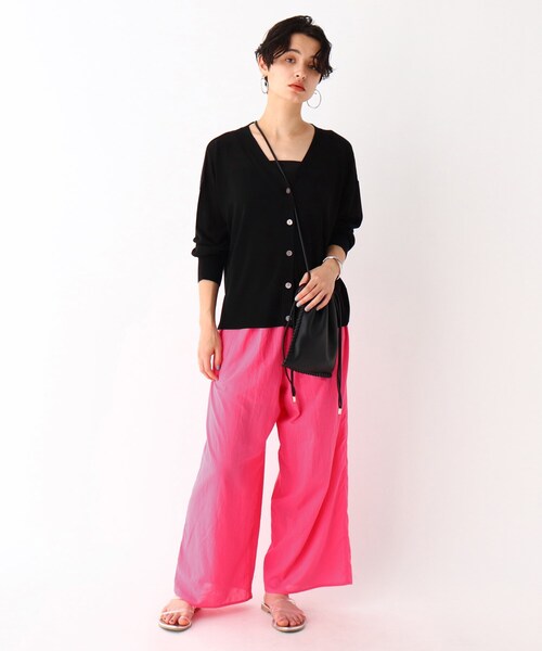 OPAQUE.CLIP（オペークドットクリップ）の「◆コットンアセテート天竺 ワイドVネックニットカーディガン【マルチファンクション/WEB限定カラー・サイズ】（カーディガン/ボレロ・レディース・キャメル/ピンク系その他/レッド系1/オリーブ系3/ブラック/ガンメタ・38/40/42）」の7枚目の写真