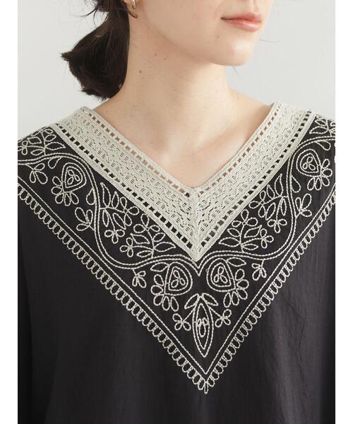 Green　Parks（グリーンパークス）の「Iインド刺繍Vネックブラウス＊（シャツ/ブラウス・レディース・ブルー/オフホワイト/ブラック・FREE）」の15枚目の写真