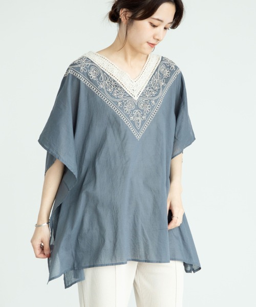 Green　Parks（グリーンパークス）の「Iインド刺繍Vネックブラウス＊（シャツ/ブラウス・レディース・ブルー/オフホワイト/ブラック・FREE）」の3枚目の写真