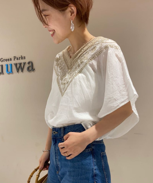 Green　Parks（グリーンパークス）の「Iインド刺繍Vネックブラウス＊（シャツ/ブラウス・レディース・ブルー/オフホワイト/ブラック・FREE）」の4枚目の写真