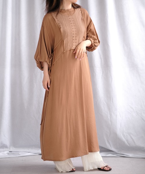 ＡＮＤＪ（アンドジェイ）の「レース胸当て付きポプリンワンピース（ワンピース・レディース・ブラック/ホワイト/ブラウン・M）」の12枚目の写真