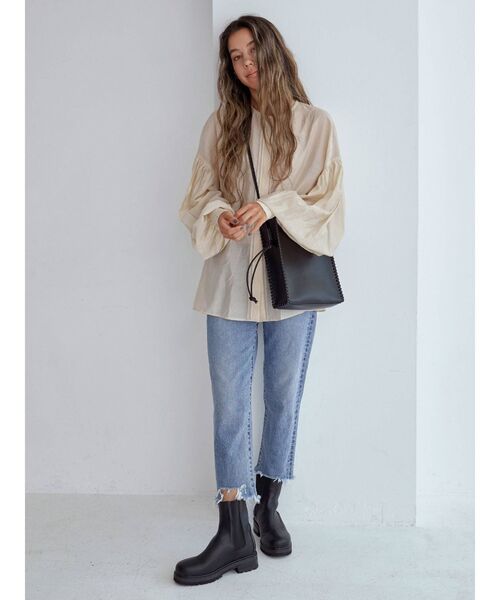 Ungrid(アングリッド)の「フロントタックシアーボリュームブラウス(シャツ/ブラウス・レディース・ブラック/アイボリー・FREE)」の6枚目の写真