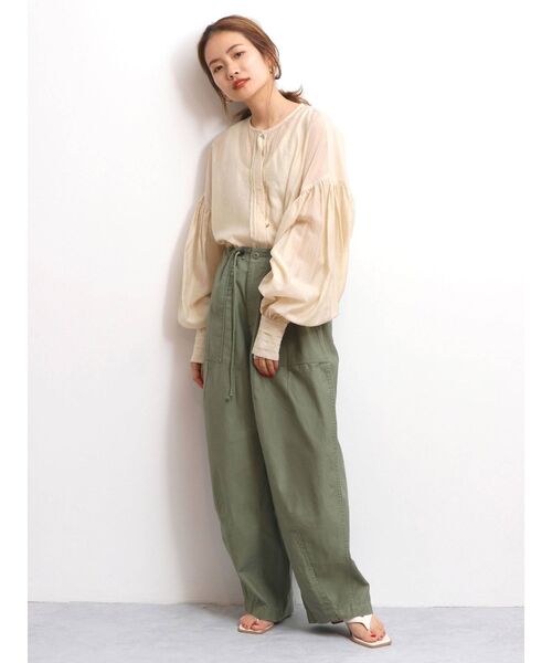 Ungrid(アングリッド)の「フロントタックシアーボリュームブラウス(シャツ/ブラウス・レディース・ブラック/アイボリー・FREE)」の8枚目の写真