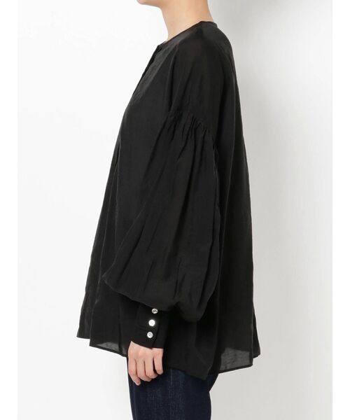 Ungrid(アングリッド)の「フロントタックシアーボリュームブラウス(シャツ/ブラウス・レディース・ブラック/アイボリー・FREE)」の12枚目の写真