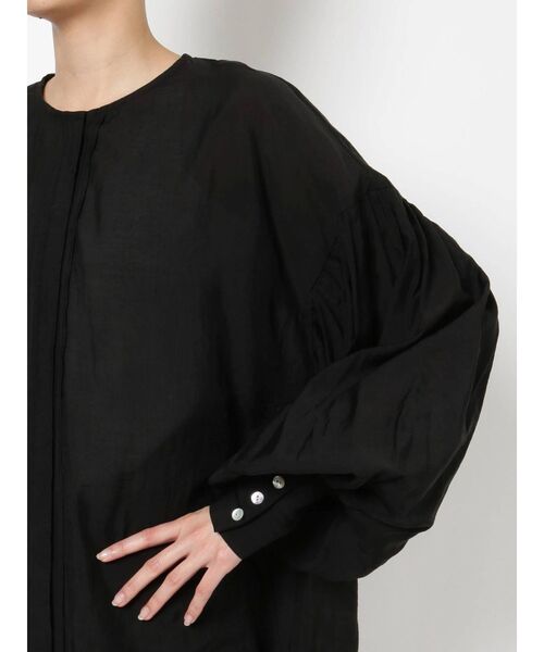 Ungrid(アングリッド)の「フロントタックシアーボリュームブラウス(シャツ/ブラウス・レディース・ブラック/アイボリー・FREE)」の15枚目の写真