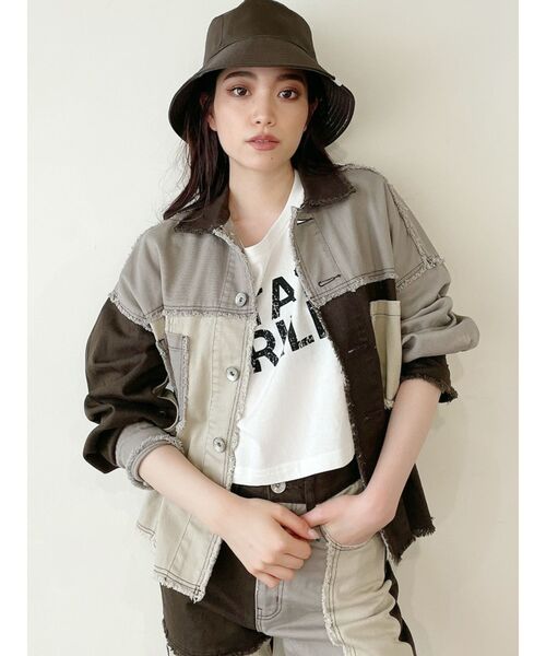 GYDA（ジェイダ）の「パッチワークフリンジジャケット（デニムジャケット・レディース・ベージュ/ブルー・FREE）」の14枚目の写真