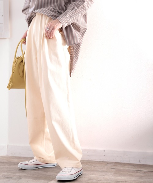 classicalelf（クラシカルエルフ）の「セットアップも楽しめる。ゆるっとルーズなウエストタックテーパードパンツ（チノパンツ・レディース・ナチュラル・LARGE/MEDIUM/X-LARGE）」の13枚目の写真