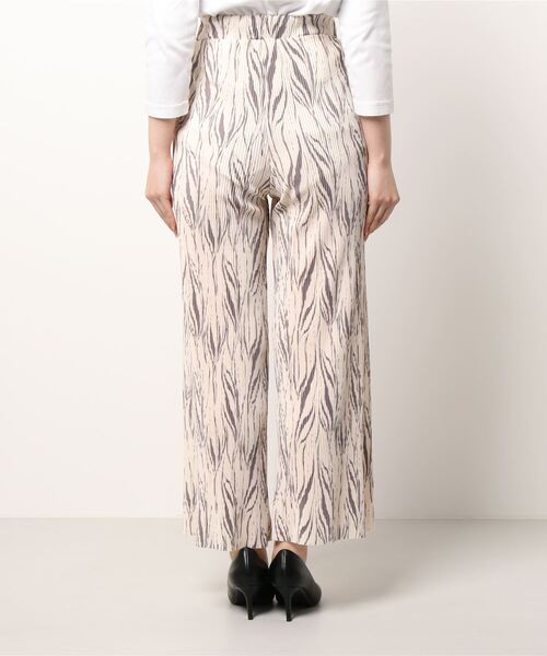 Chiaro（キアロ）の「ゼブラ柄楊柳プリーツストレートパンツ（その他パンツ・レディース・ブラック/ブラウン/アイボリー・FREE）」の12枚目の写真