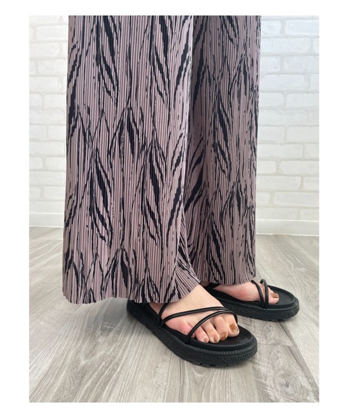 Chiaro（キアロ）の「ゼブラ柄楊柳プリーツストレートパンツ（その他パンツ・レディース・ブラック/ブラウン/アイボリー・FREE）」の7枚目の写真