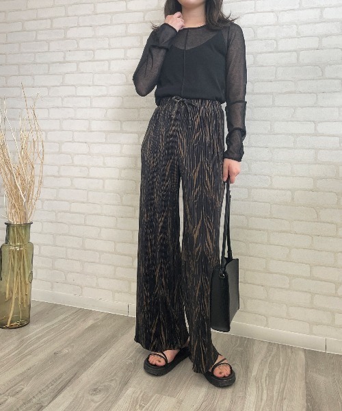 Chiaro（キアロ）の「ゼブラ柄楊柳プリーツストレートパンツ（その他パンツ・レディース・ブラック/ブラウン/アイボリー・FREE）」の6枚目の写真