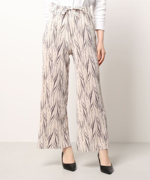 Chiaro（キアロ）の「ゼブラ柄楊柳プリーツストレートパンツ（その他パンツ・レディース・ブラック/ブラウン/アイボリー・FREE）」の19枚目の写真