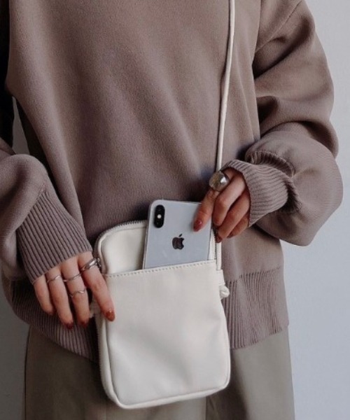 VANNIE U(ヴァニーユー)の「ウォレットショルダーBAG(ショルダーバッグ・レディース・ブラック/シルバー/アイボリー・FREE)」の2枚目の写真