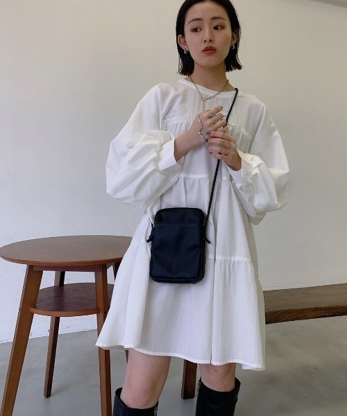 VANNIE U(ヴァニーユー)の「ウォレットショルダーBAG(ショルダーバッグ・レディース・ブラック/シルバー/アイボリー・FREE)」の5枚目の写真