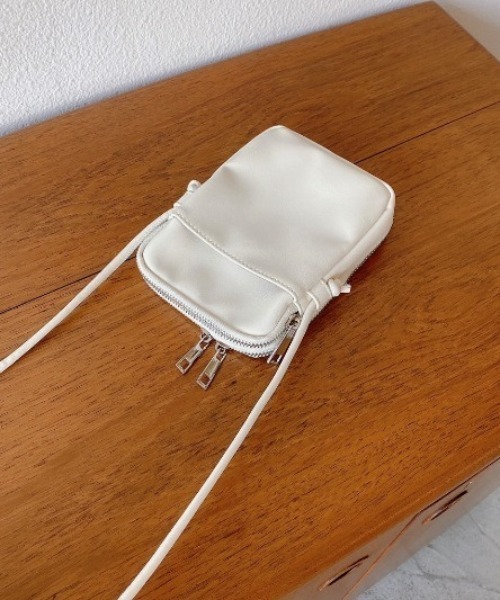 VANNIE U(ヴァニーユー)の「ウォレットショルダーBAG(ショルダーバッグ・レディース・ブラック/シルバー/アイボリー・FREE)」の19枚目の写真